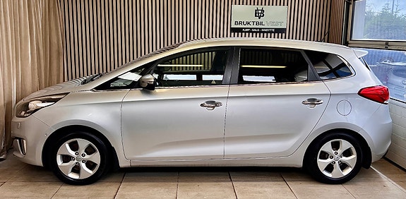 Kia Carens 3 of 5