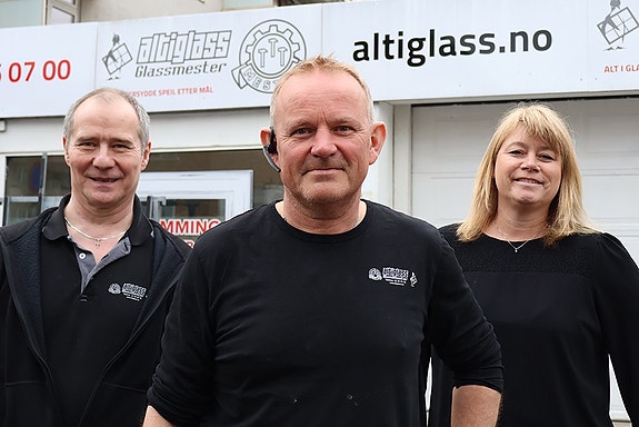 Noen av de ansatte i Altiglass