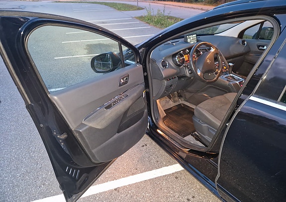 Peugeot 5008 8 of 17