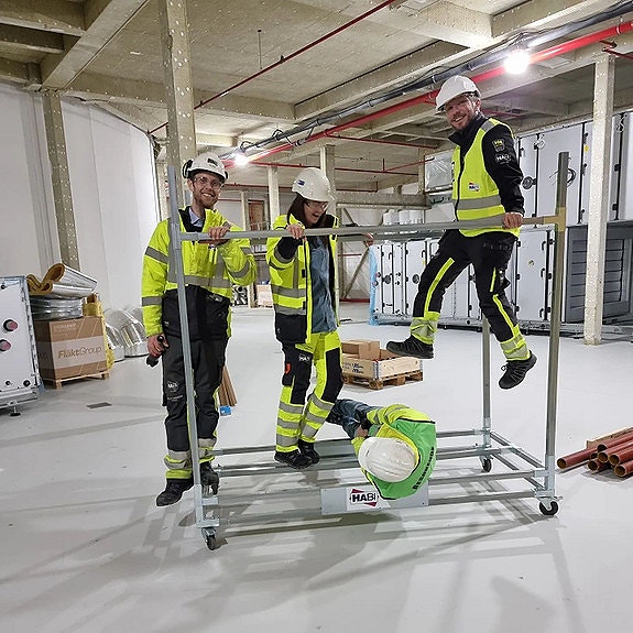 Vi har et sosialt arbeidsmiljø med våre gode kollegaer :)