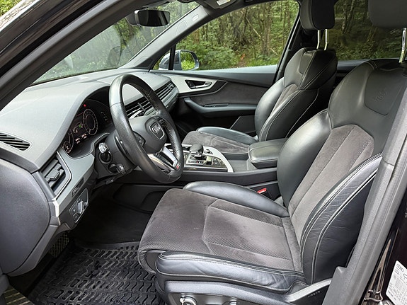 Audi Q7 6 of 24