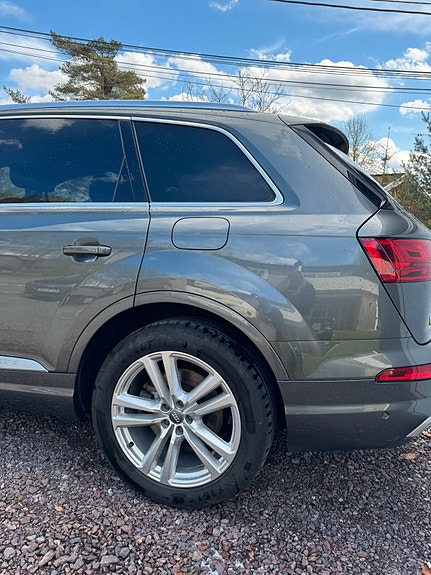 Audi Q7 5 of 14