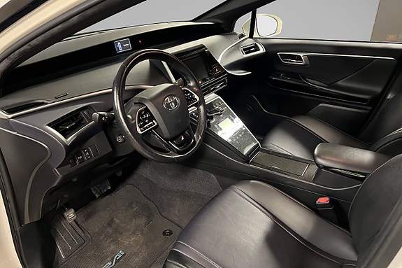 Toyota Mirai 7 of 13