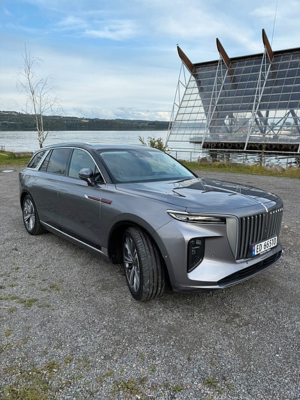 Hongqi E-HS9 2 of 21