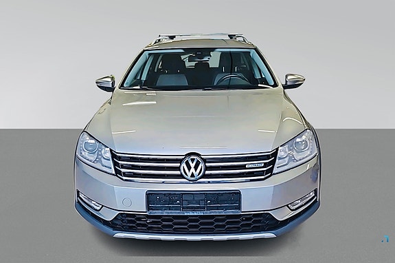 Volkswagen Passat 2 of 5