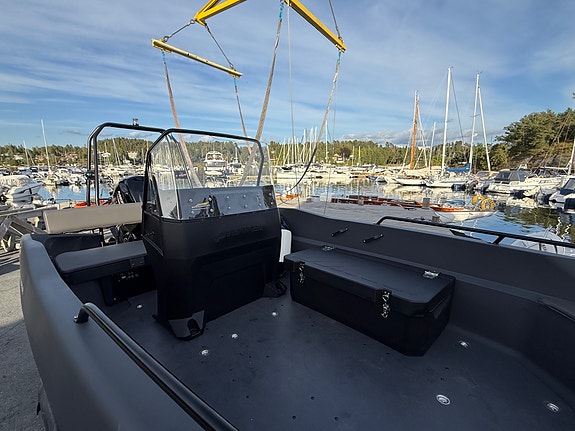 Pioner 16 Explorer Black Edition 2 of 7