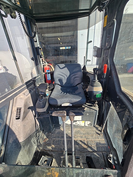 Komatsu Pc30-Mr 6 of 7