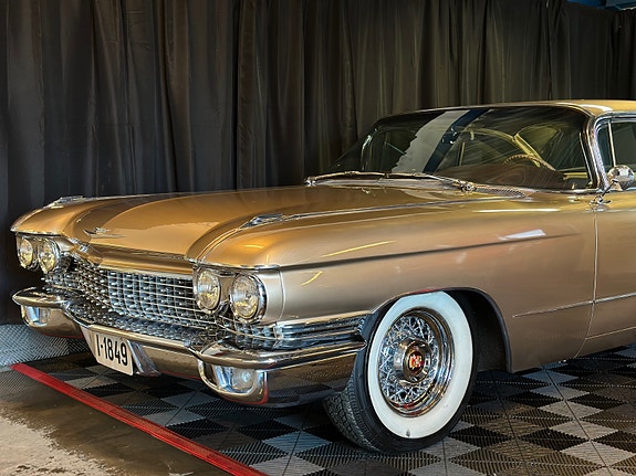 Cadillac Deville 5 of 5