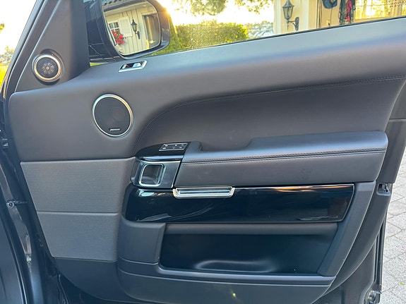 Land Rover Range Rover Sport 18 of 23