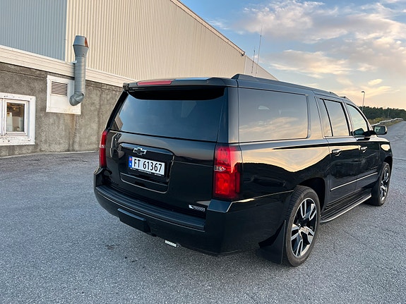 Chevrolet Suburban 20 of 30