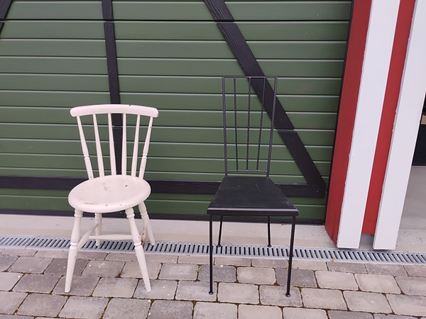 To spesielle og pent holdt stoler se omtale på bilder