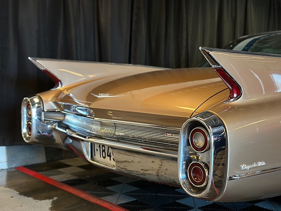Cadillac Deville 25 of 30