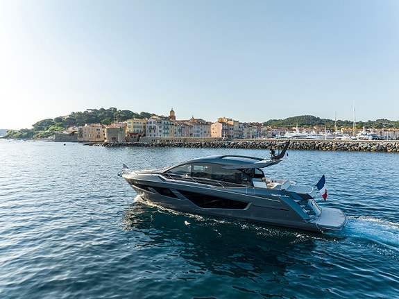 Sunseeker Predator 65 3 of 24