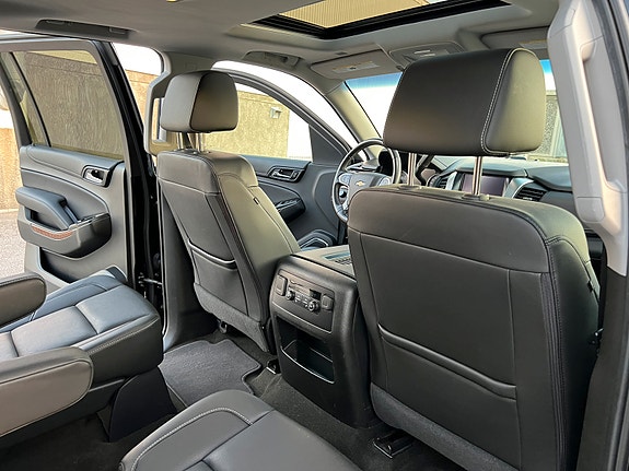 Chevrolet Suburban 29 of 30