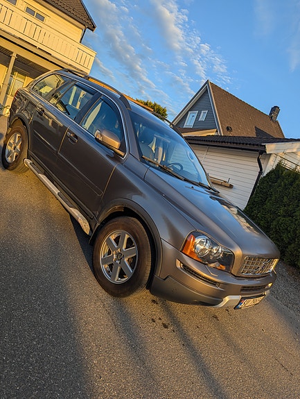 Volvo XC90 10 of 25
