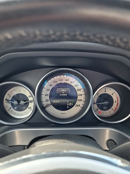 Mercedes-Benz E220 11 of 30