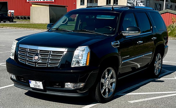 Cadillac Escalade 3 of 5