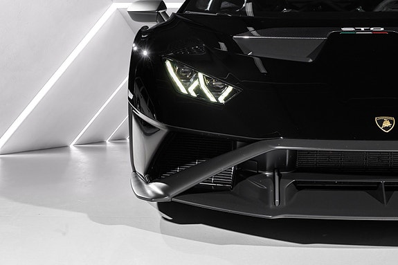 Lamborghini Huracan 5 of 5