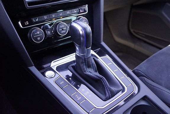 Volkswagen Passat 23 of 30