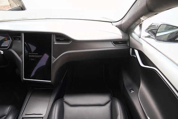 Tesla Model S 28 of 30