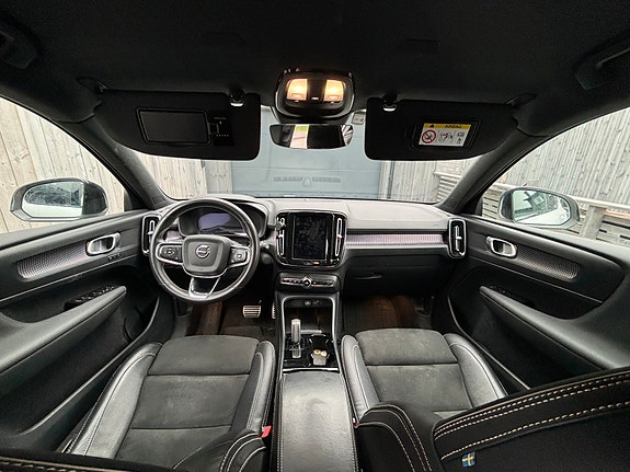Volvo XC40 6 of 12