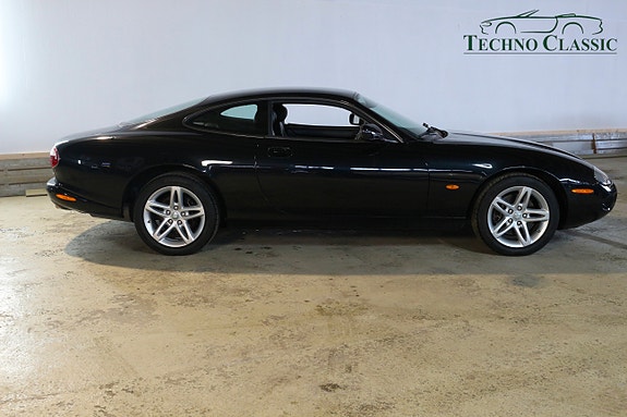 Jaguar XK 2 of 21