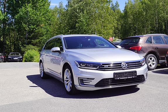 Volkswagen Passat 3 of 30