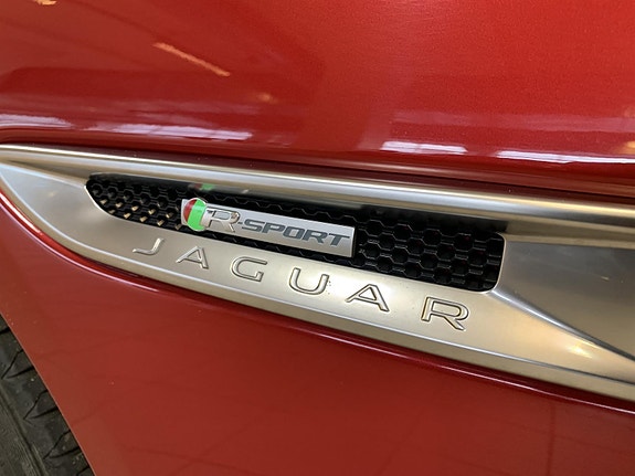 Jaguar XE 9 of 24