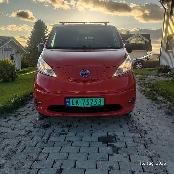 Nissan e-NV200 2 of 5