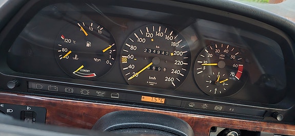 Mercedes-Benz 560 SEL 16 of 28