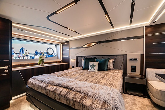 Sunseeker Predator 65 20 of 24