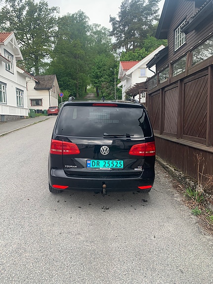 Volkswagen Touran 3 of 7