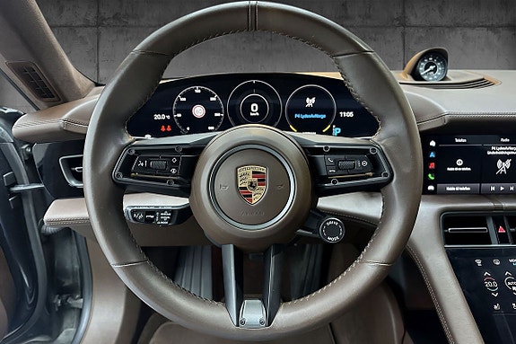 Porsche Taycan 12 of 30