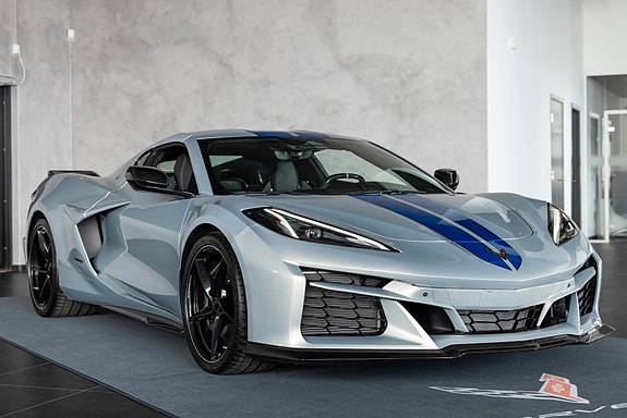 Chevrolet Corvette 3 of 5