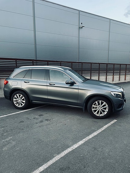 Mercedes-Benz GLC350 e 3 of 11