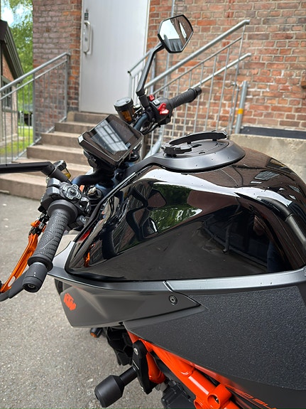 KTM 1290 Super Duke R 22 of 29