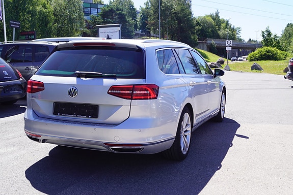 Volkswagen Passat 8 of 30