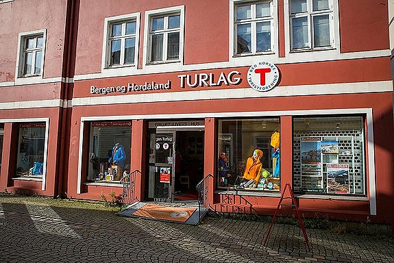 Tursenteret ligger sentralt i Bergen. Tverrgaten som er en sidegate til Marken.