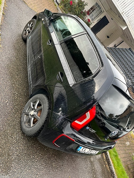Volkswagen UP! 3 of 5