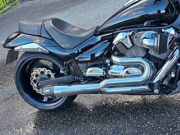 Suzuki M109R 3 of 5
