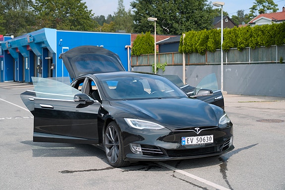 Tesla Model S 11 of 30