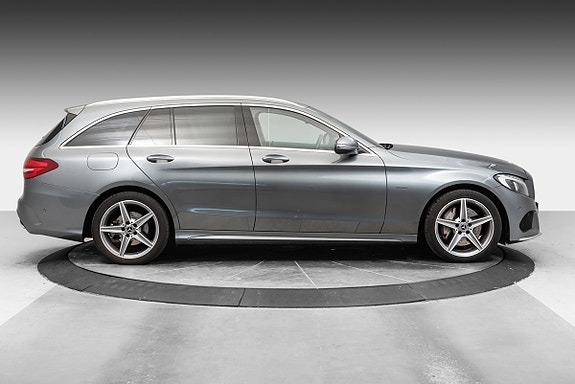 Mercedes-Benz C350 3 of 30