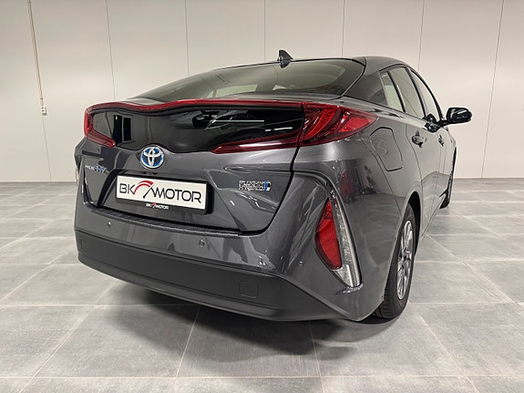 Toyota Prius Plug-in Hybrid 19 of 30