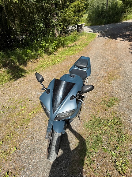 Yamaha R1 3 of 5