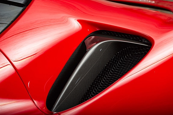 Ferrari SF90 Stradale 14 of 30