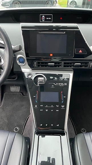 Toyota Mirai 14 of 22