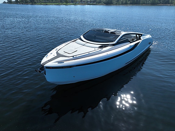 Fairline F//line 33 4 of 5