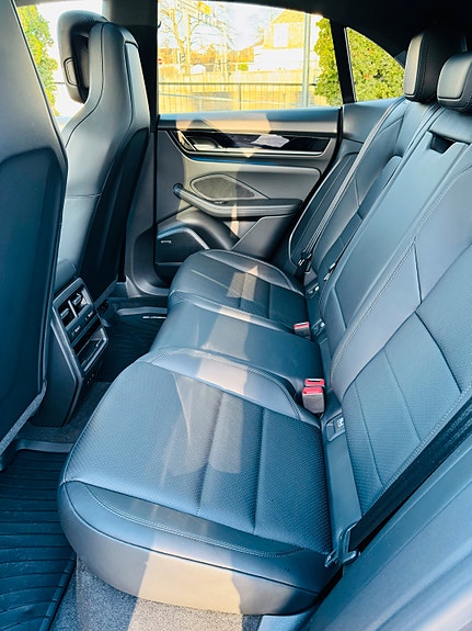 Porsche Macan 13 of 30