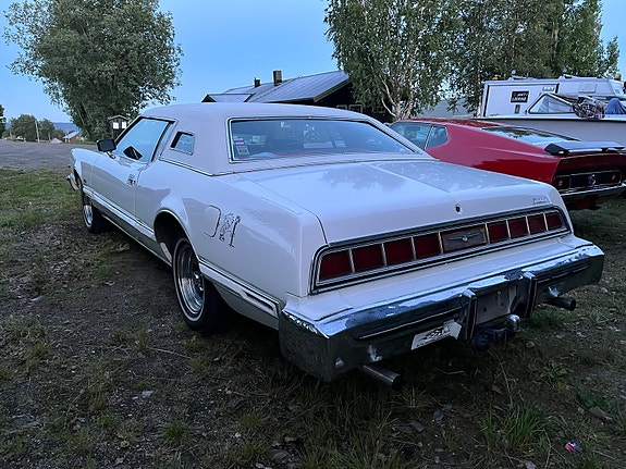 Ford Thunderbird 6 of 15