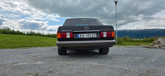 Mercedes-Benz 560 SEL 11 of 28